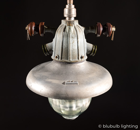 Line Material Streetlight - Vintage Industrial Light