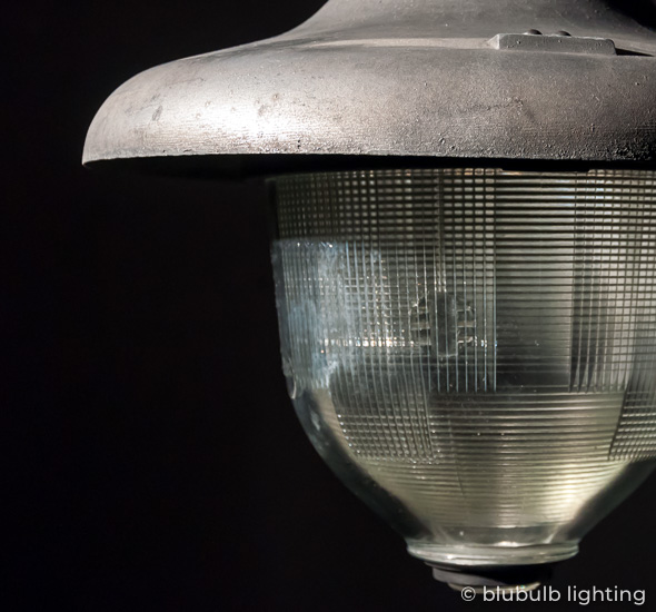 Line Material Streetlight - Vintage Industrial Light